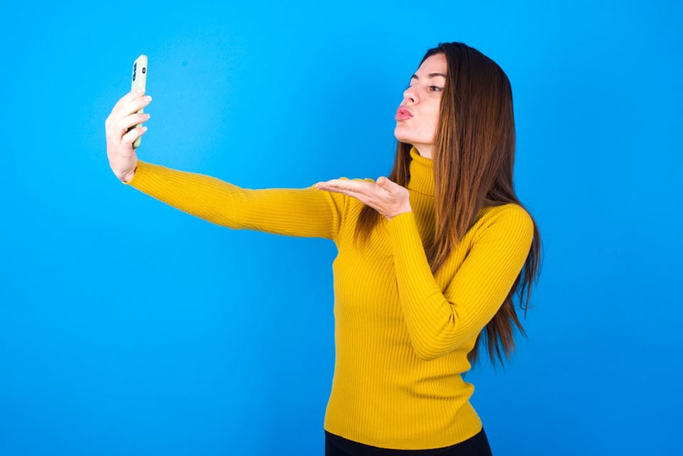 How to flirt online