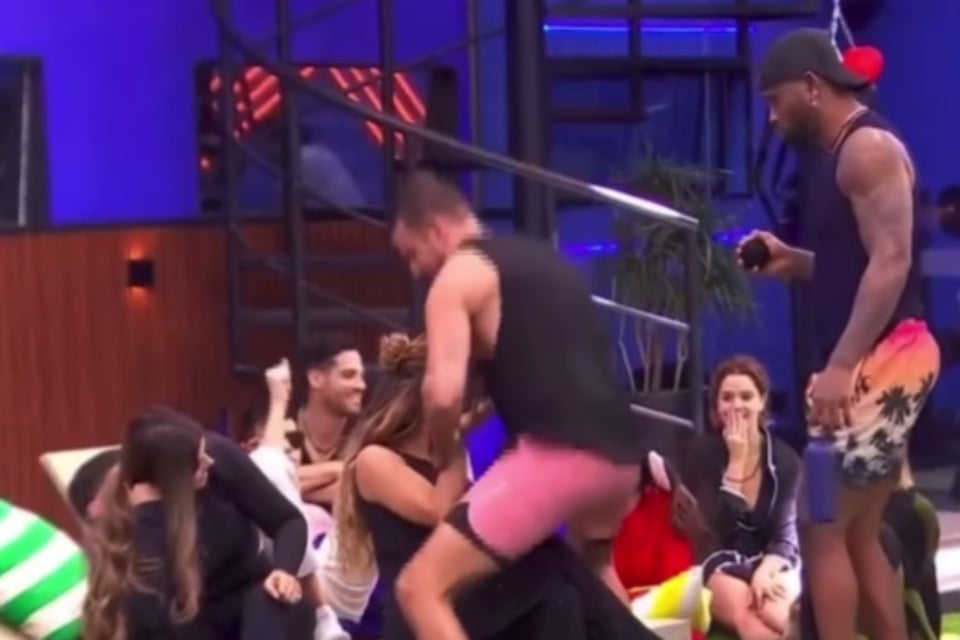 lap dance, television, reality show, MundoNOW