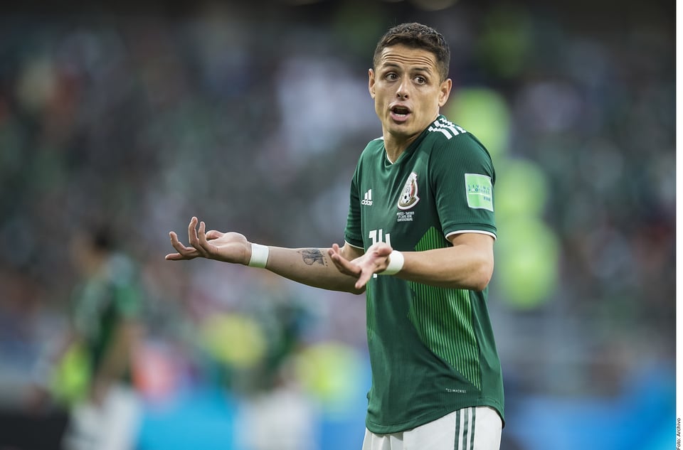Chicharito apologizes to the child and clarifies the issue of the flag