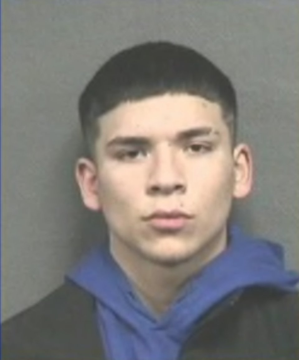 Three young Hispanics arrived to commit the crime