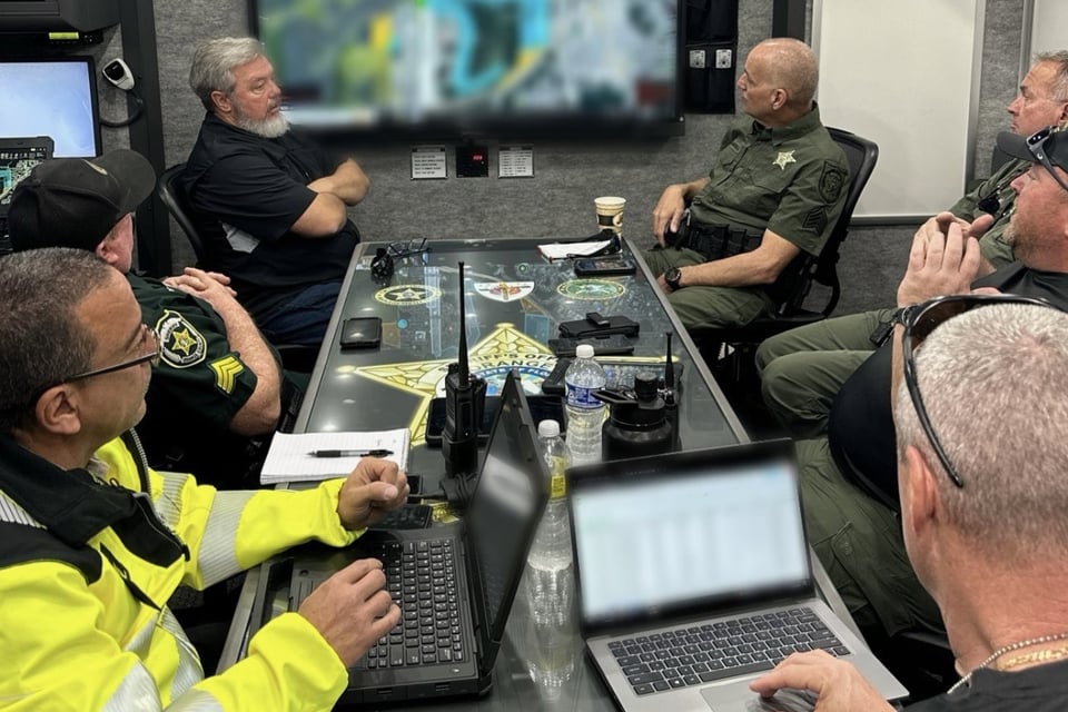 vecinos, oficiales, búsqueda, Orlando, policía, MundoNow