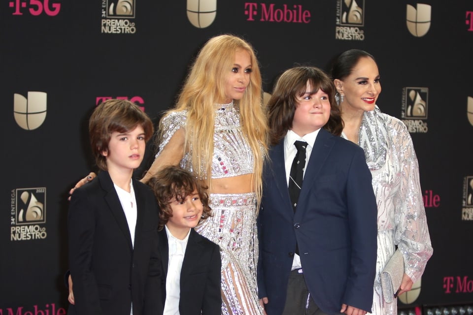Paulina Rubio, Susana Dosamantes, Andrea Nicolás, Eros, MundoNOW