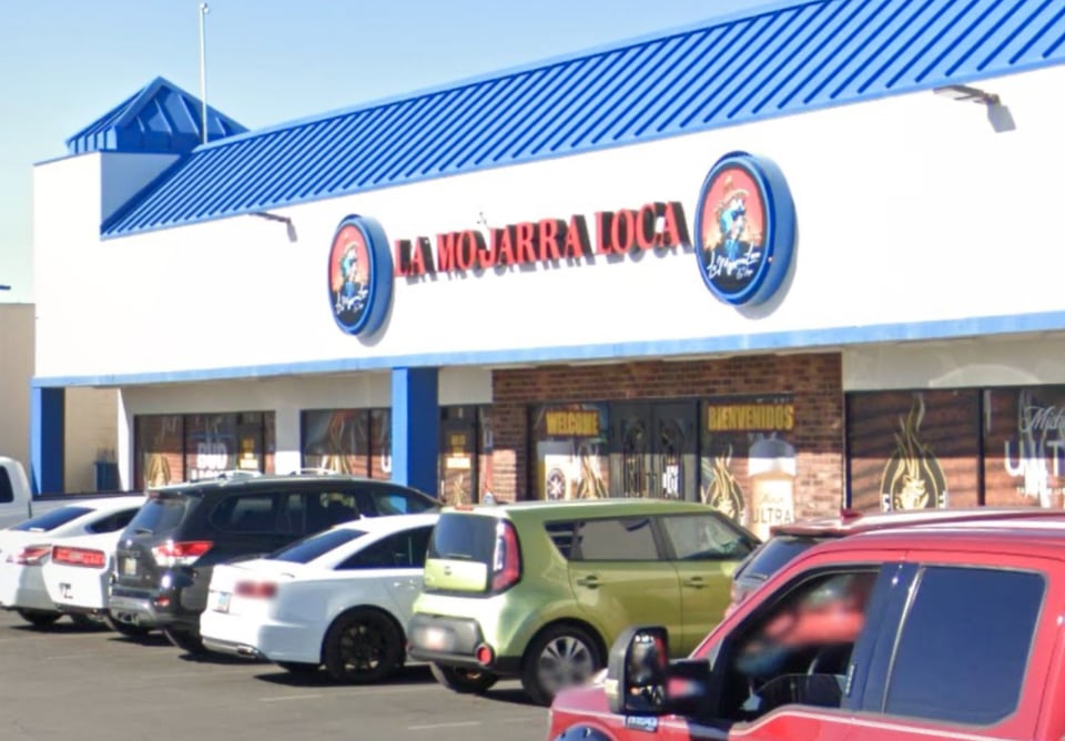 restaurant facade, seafood restaurant, payroll, salaries, MundoNOW