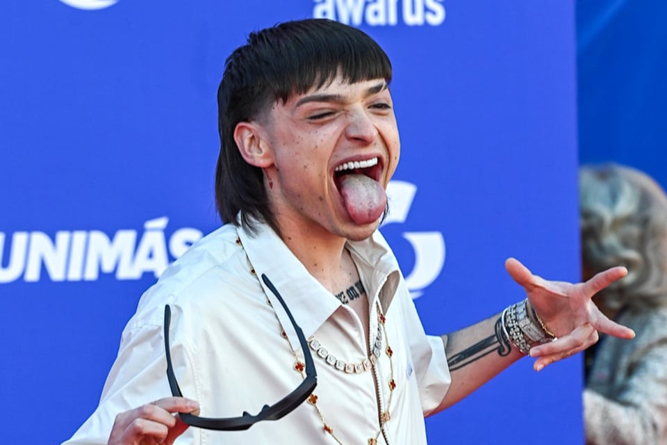 what peso pluma charges, Luis Miguel, Nicki Nicole, MundoNOW