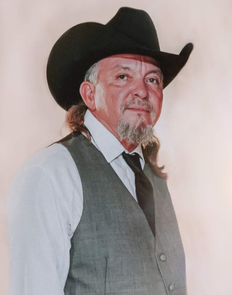Rosendo Benítez is shot dead by three young men