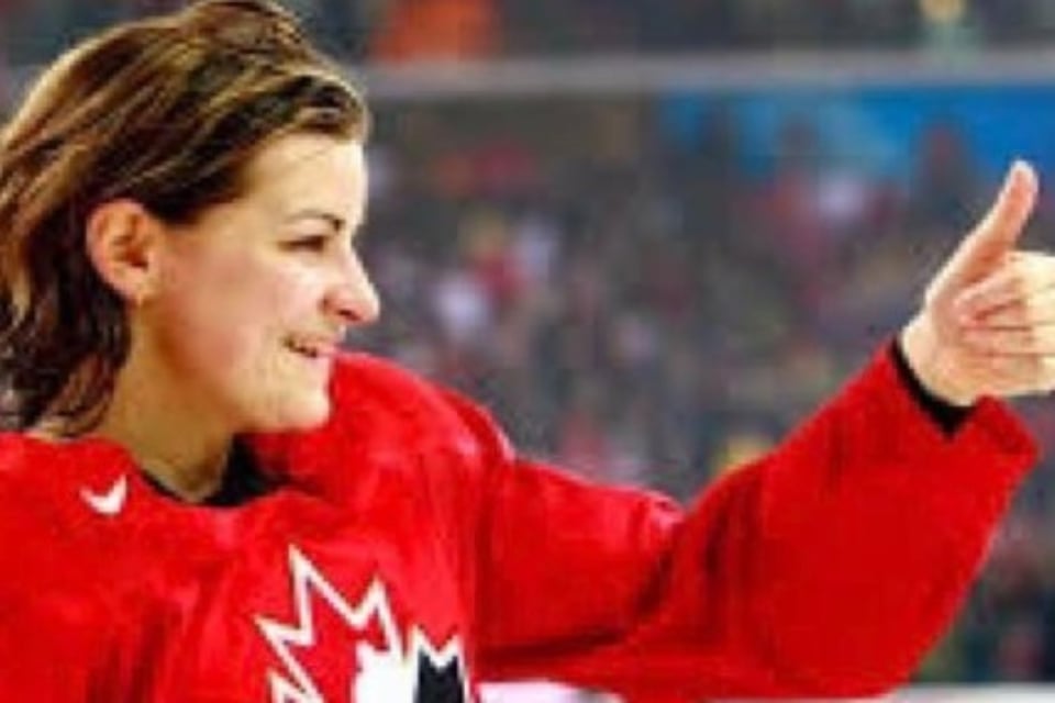 Sarah Vaillancourt, ice hockey, Canada, player, Olympics, MundoNOW