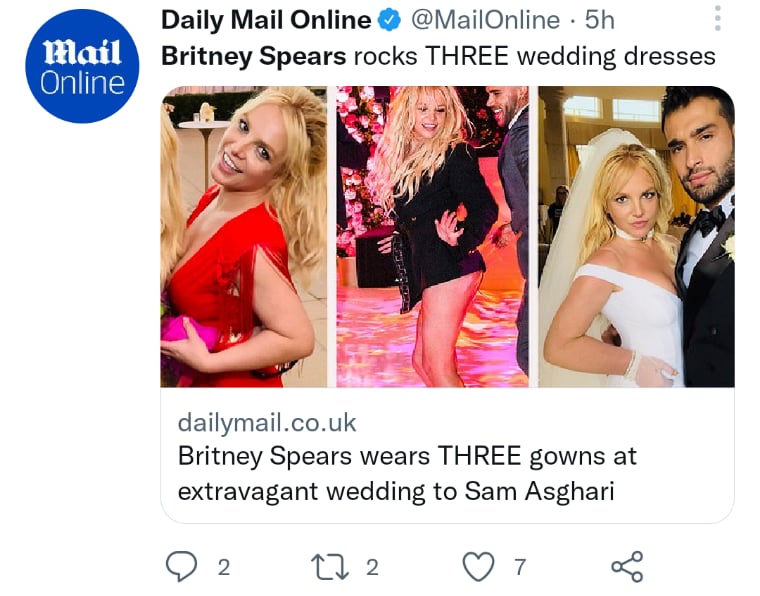 Britney Spears changes dress