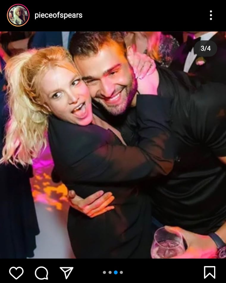 Britney Spears changes dress