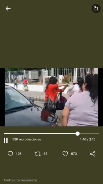 La esposa del recluso encaró a la amante y terminó robándole el celular