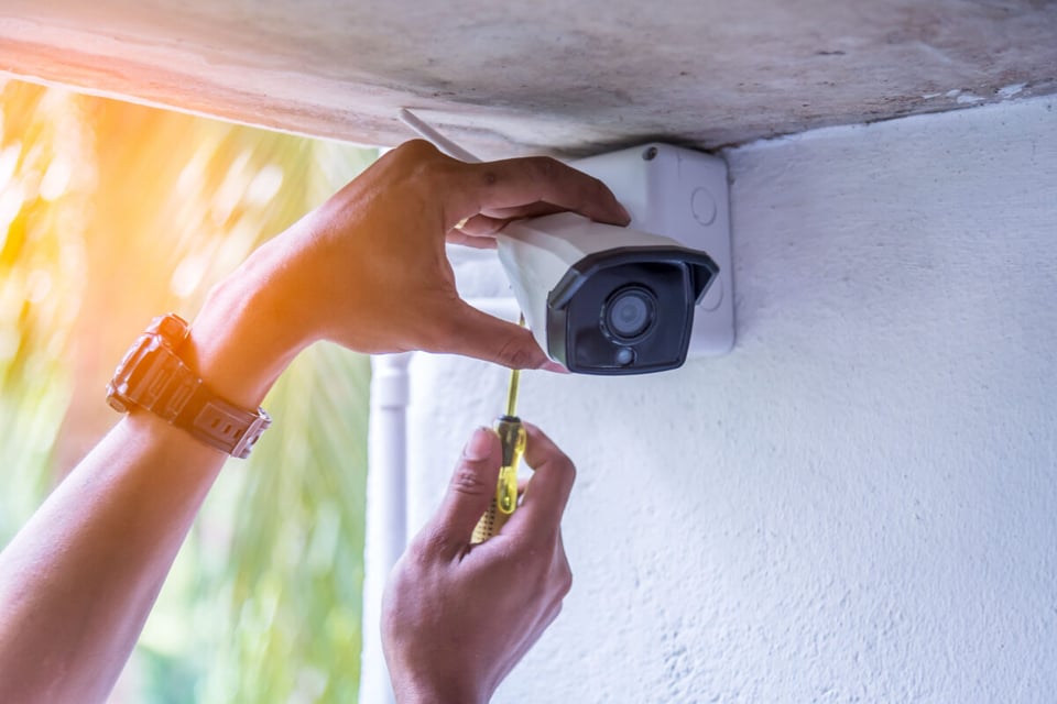 Security camera, Home, Hands, MundoNow, Podcast