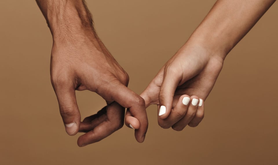 Hands together, Fingers Together, Staying together, MundoNow, Podcast