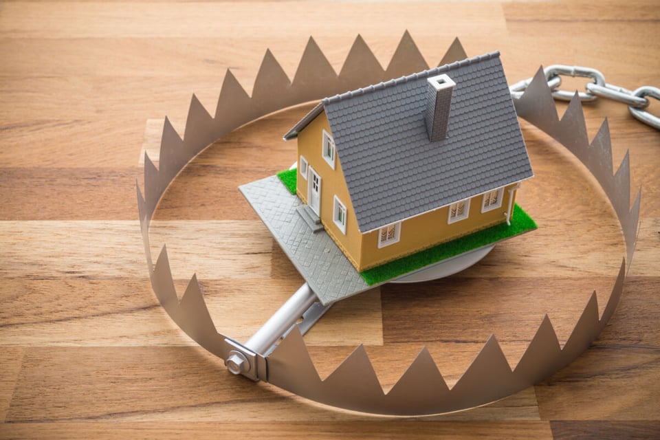 Scams and frauds, Toy house, Wolf trap, MundoNow, Podcast