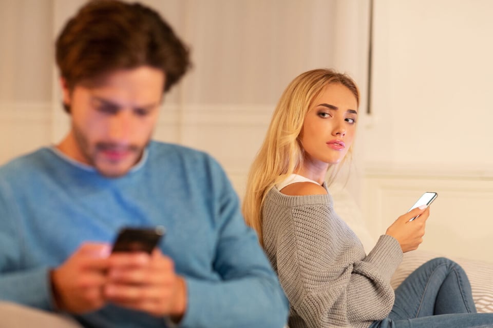 Infidelity, Couple, Woman, MundoNow, Podcast