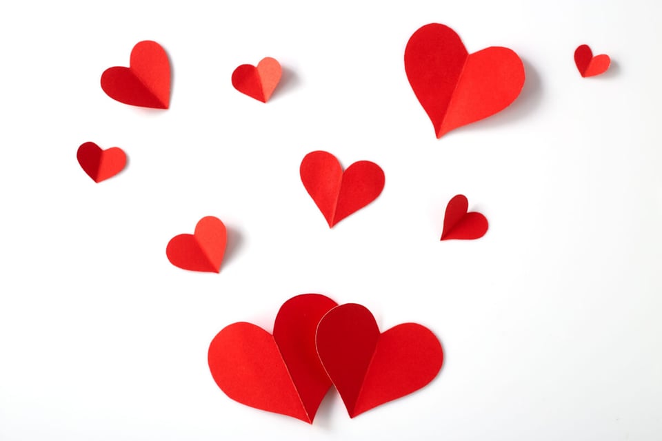 Flying hearts, Paper hearts, Relationships, MundoNow, Podcast