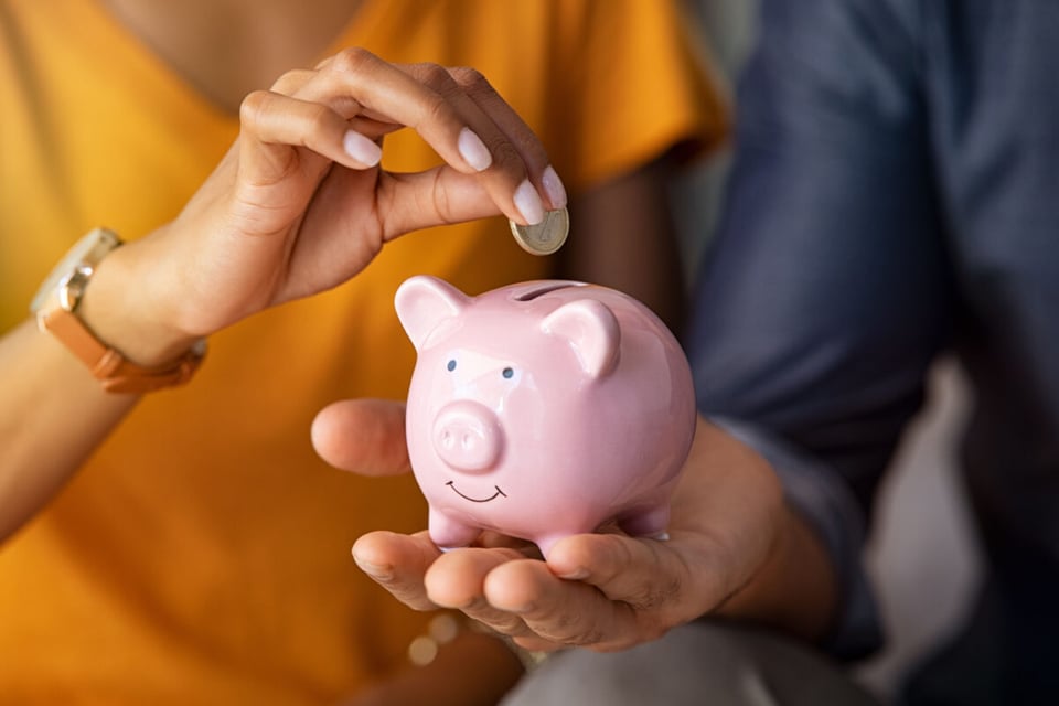 Piggy Bank, Piggy, Couple, MundoNow, Podcast