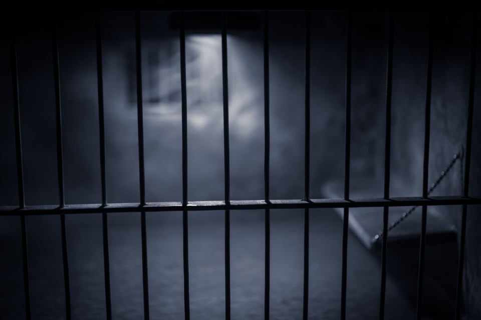 Fog, Prisons and drugs, Summary, MundoNow, Podcast