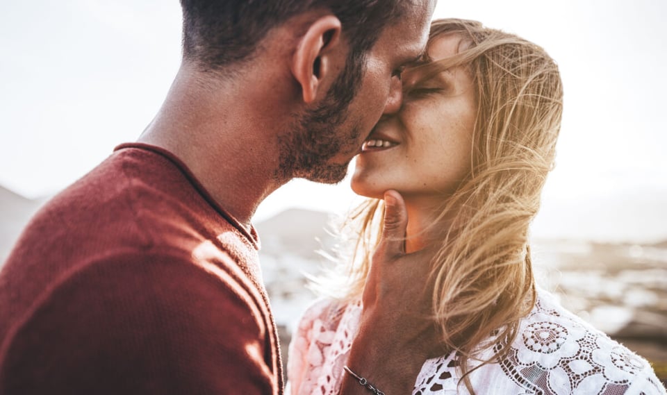 Couple's kiss, Happiness, Joy, MundoNow, Podcast