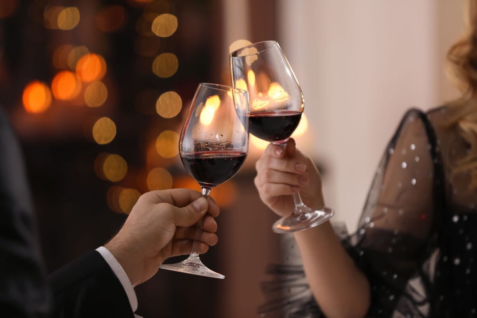 Wine glasses, Drinks, Date, MundoNow, Podcast