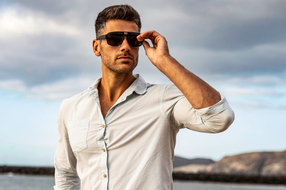 Handsome man, Beach, Sensual, MundoNow, Podcast