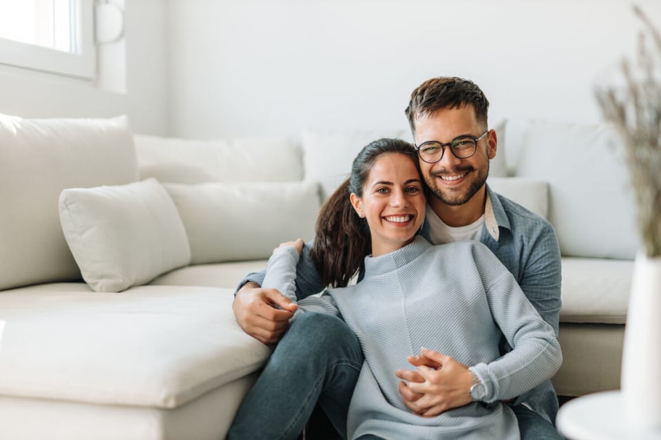 Couple, Joy, Living Room, MundoNow, Podcast