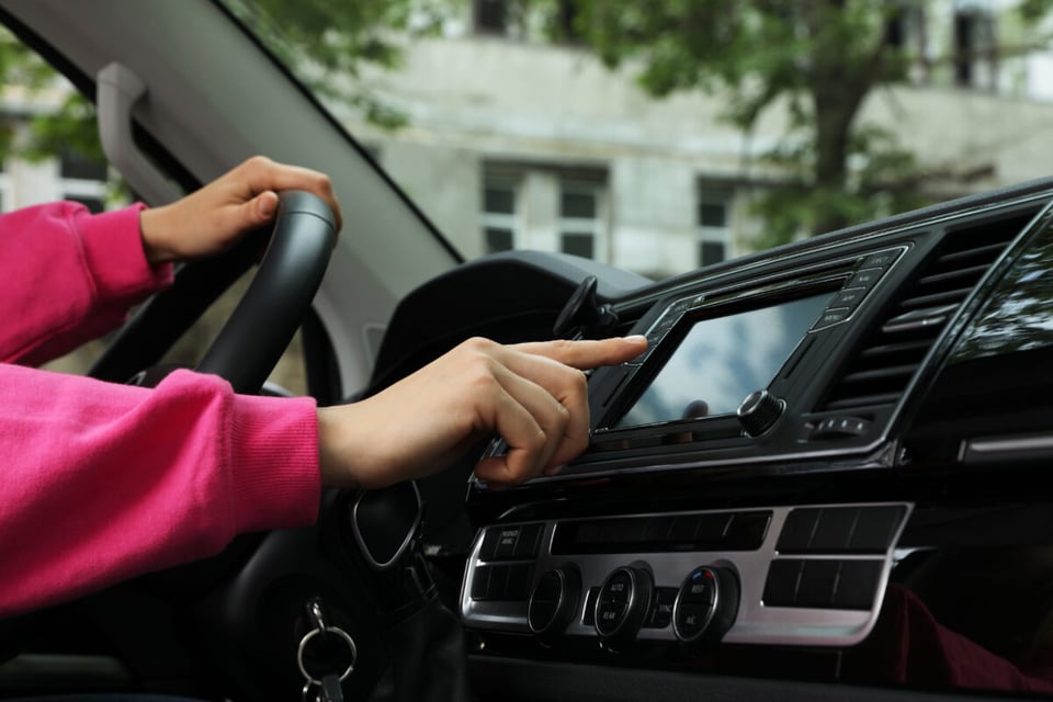 Car, Woman, Screen, MundoNow, Podcast