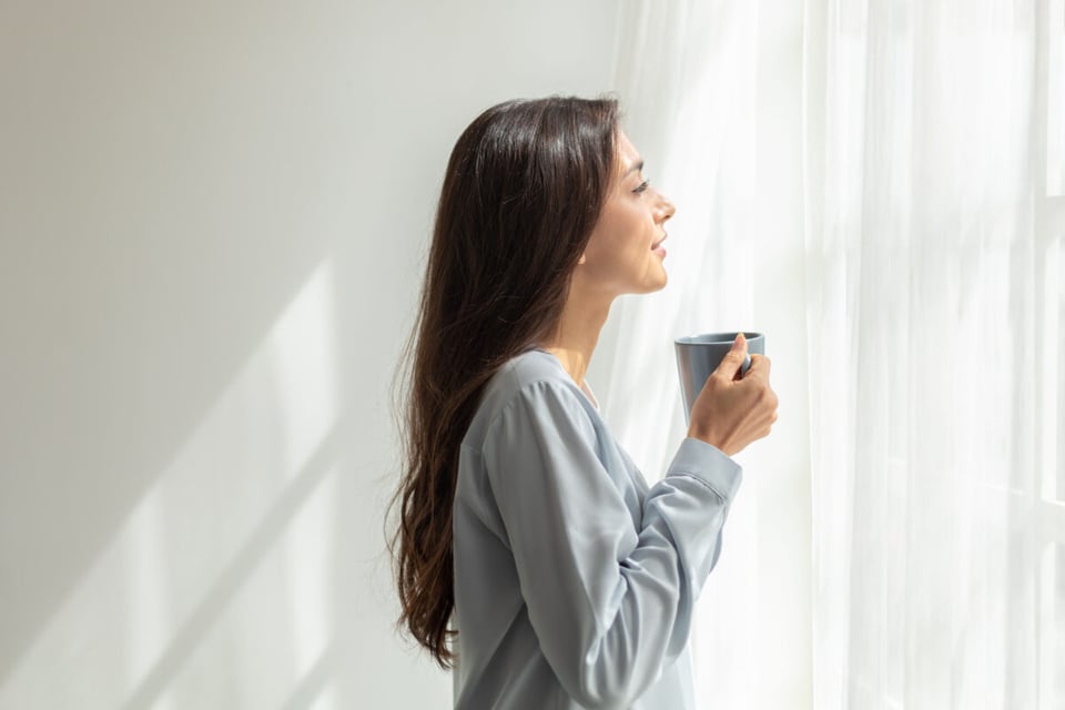 Respiración, Mujer, Ventana, MundoNow, Podcast
