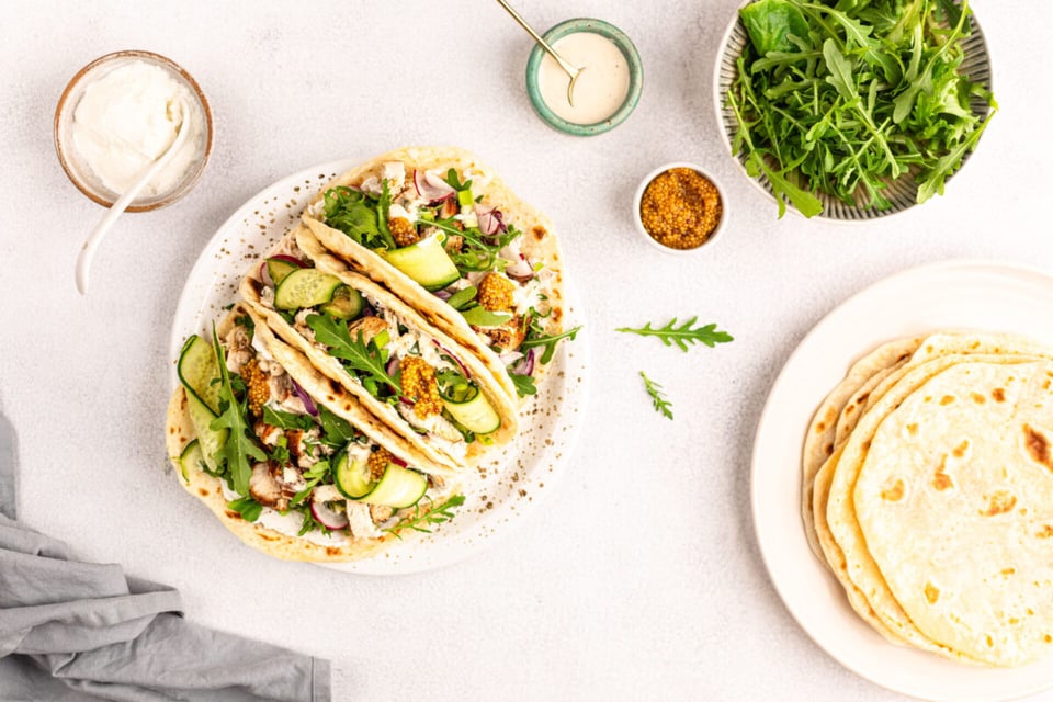 Tacos, tortillas y aderezos