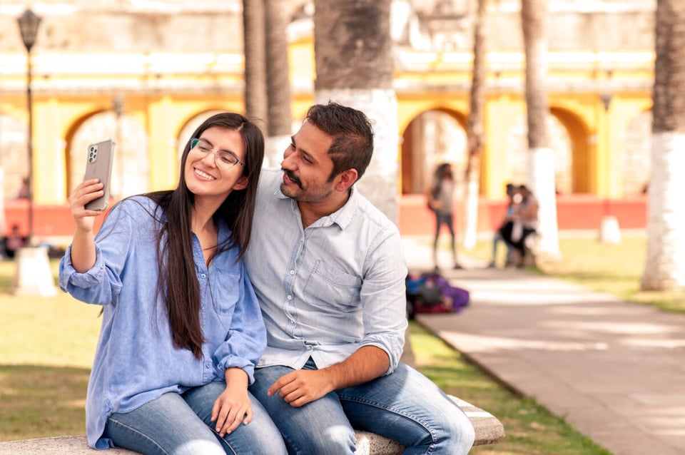 Couple together, Photo, Stay, MundoNow, Podcast