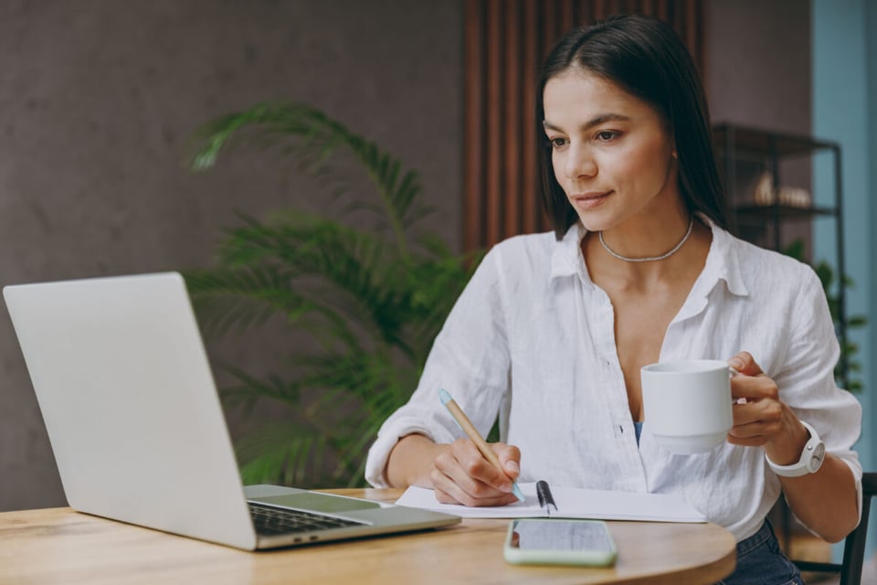 Woman, Computer, Work, MundoNow, Podcast