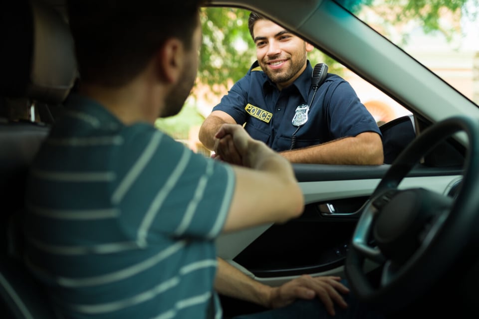 Policía, Auto, Ayuda, Podcast, MundoNow