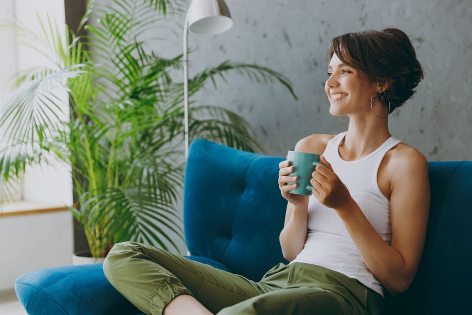 Woman smiling, Coffee, Sofa, Ending, MundoNow