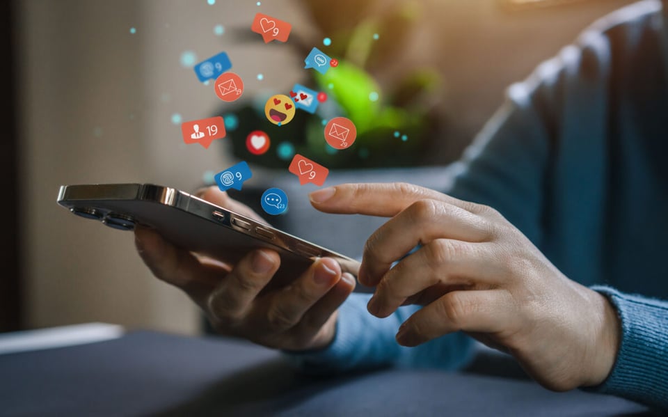 Social media, Reactions, Cell phone, Partner, Podcast