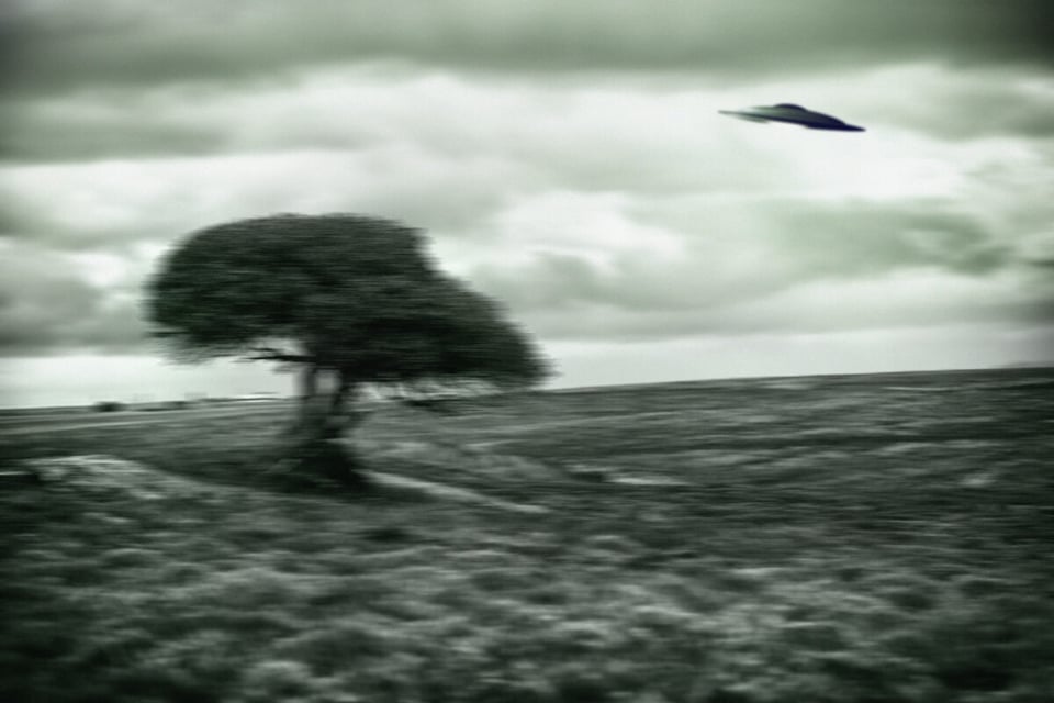 UFO, Field, Sky, MundoNow, Huella OVNI