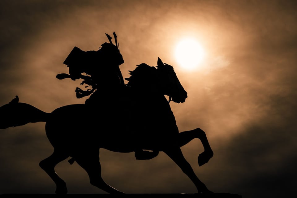 Ojo de Águila, Sun, Horse, MundoNow, Podcast