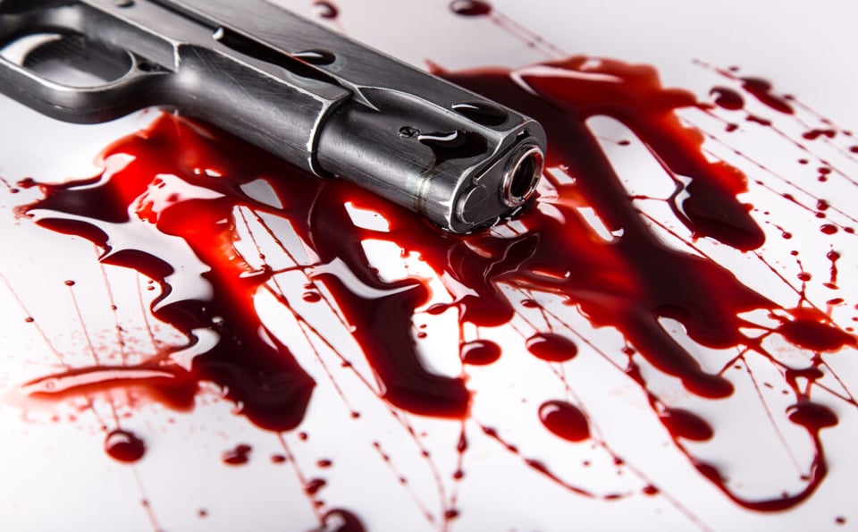 Pistola con sangre