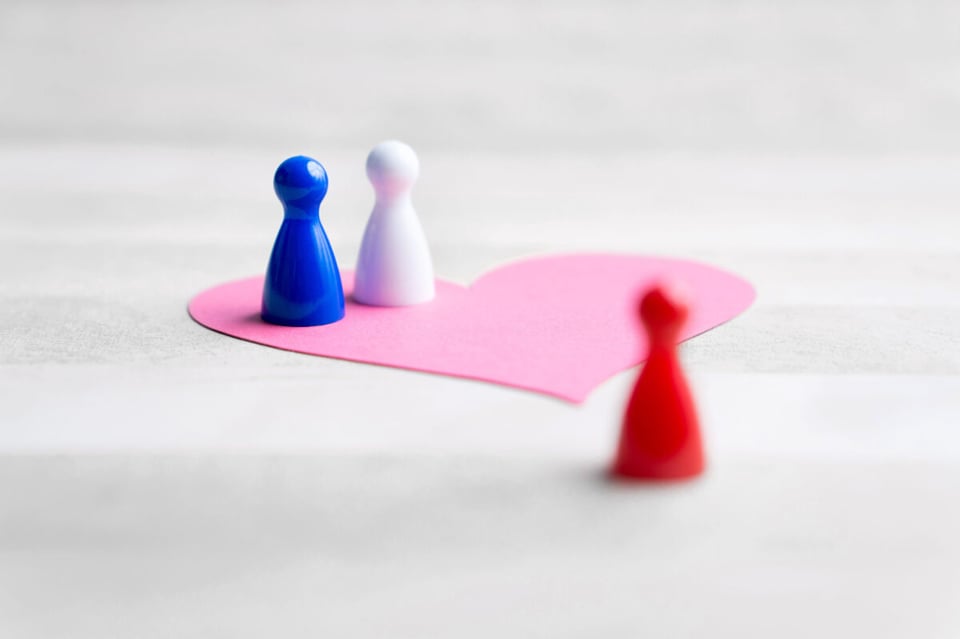 Dolls inside the heart, Doll outside the heart, Infidelity, MundoNow, Podcast