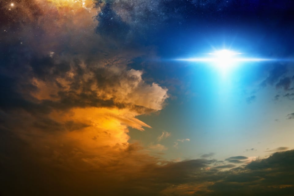 UFO, Light in the sky, MundoNow, Huella OVNI, Podcast