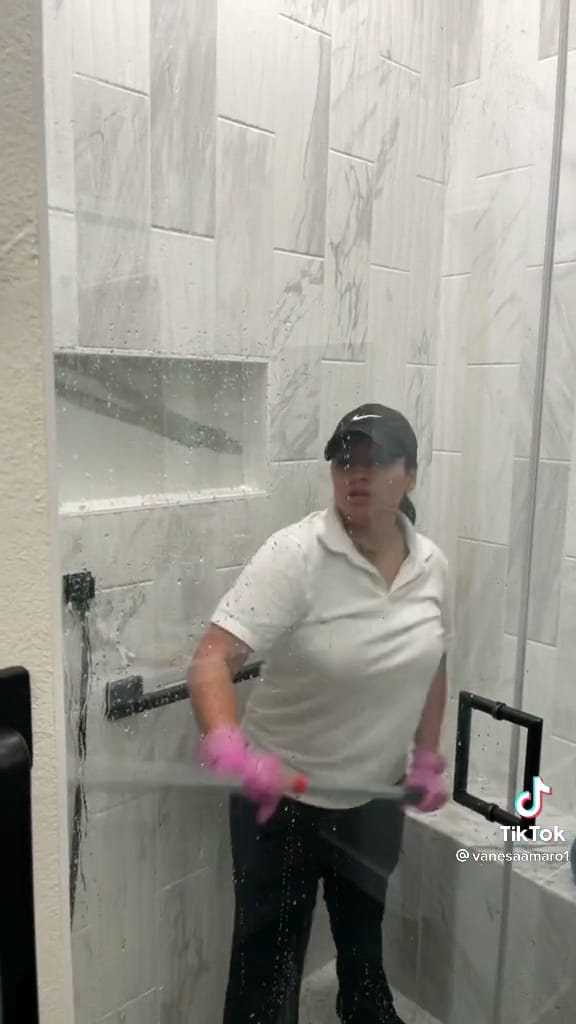 Vanesa Amaro surprises everyone with what she earns cleaning houses in the United States.