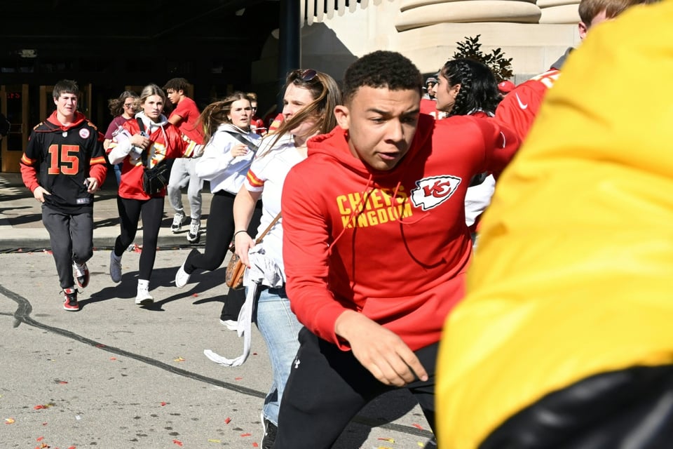 Running, people, kansas city, parade, mundonow