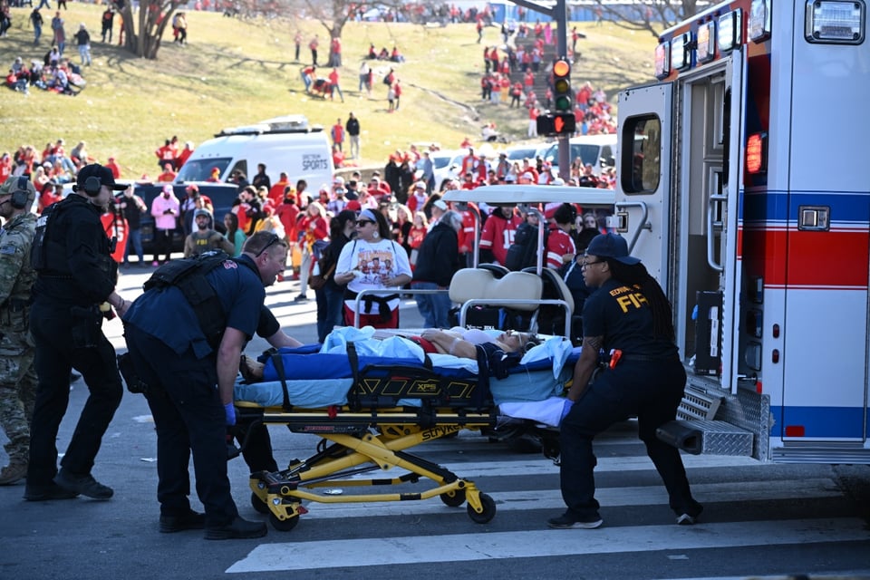 Ambulance, emergency, staff, carrying, park
