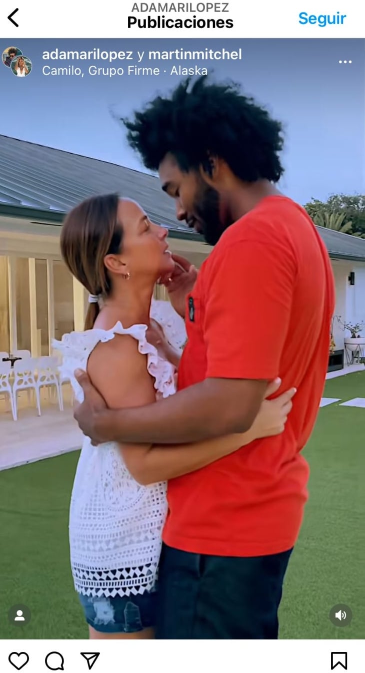 Adamari kisses a man