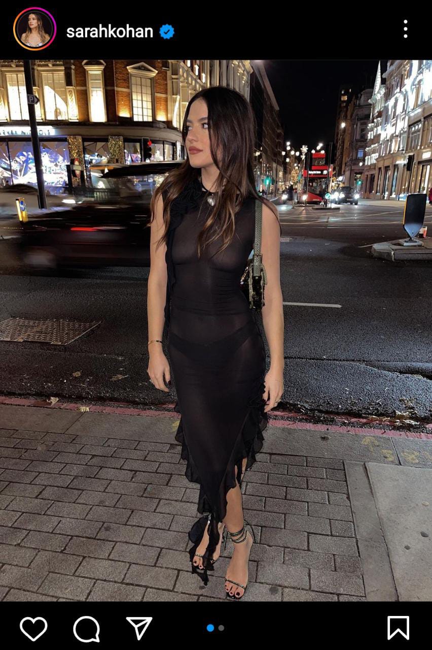 Sarah Kohan lució un vestido en trasnparencias que dejaba ver su ropa interior