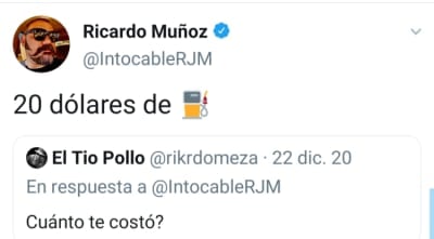 Ricky Muñoz, vocalist of Intocable, uses levers to get vaccinated against the coronavirus