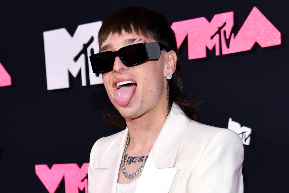top hispanic singers, Peso Pluma, La Doble P, Ella baila sola, MundoNOW