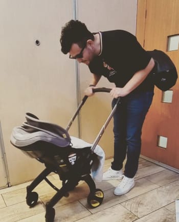 What happens to Edén Muñoz's son and why is he in intensive care?