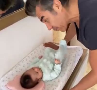 Actor Adrián Uribe is mourning the death of his father