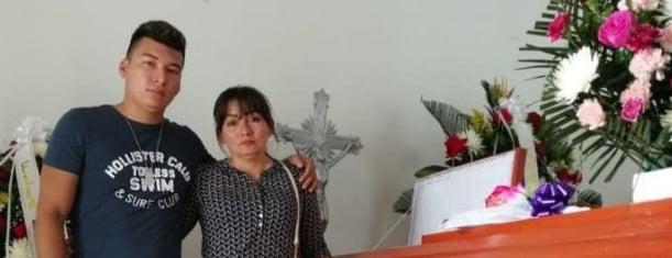 Velorio abuela mano