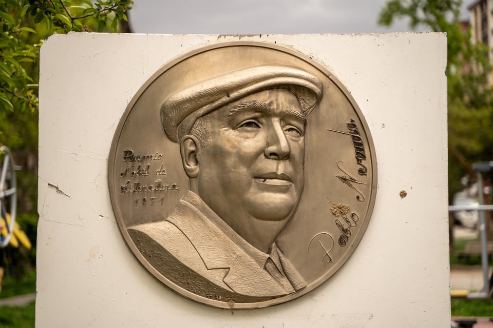 escritores hispanos imprescindibles, Pablo Neruda, poeta, Chile, MundoNOW