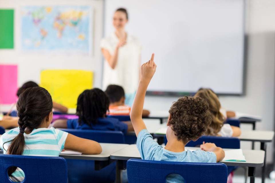 Normativa del 2000, Normativa del 2019, Aprobación de votantes, Controversia en la educación, Dificultades de idioma en escuelas