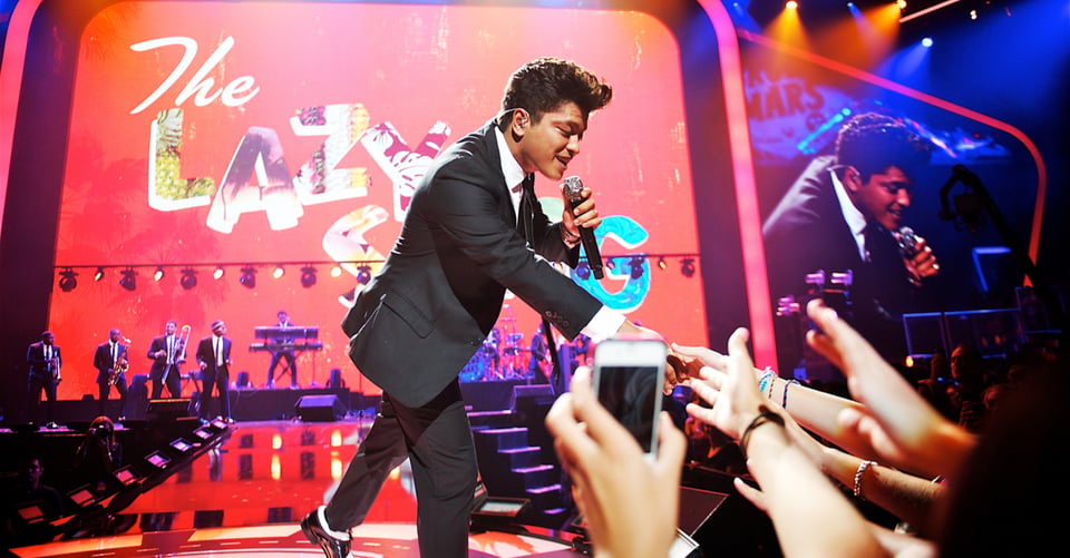 celebrities we will always adore, bruno mars, wealthy hispanic celebrities, mundonow, concert